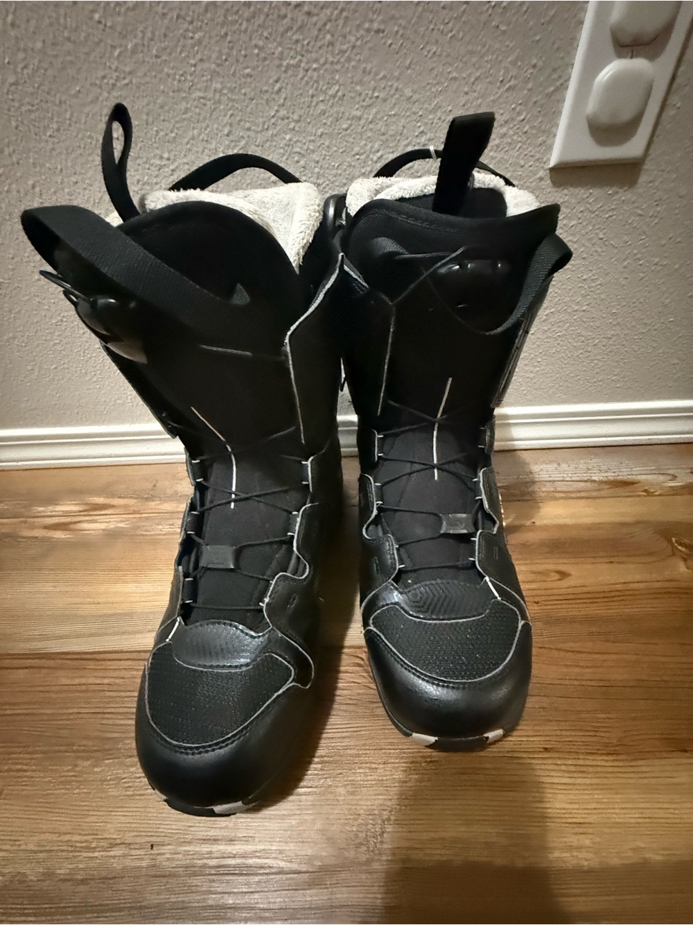 Salomon Solacr Black Snowboard Boot - Size 9.5 women’s